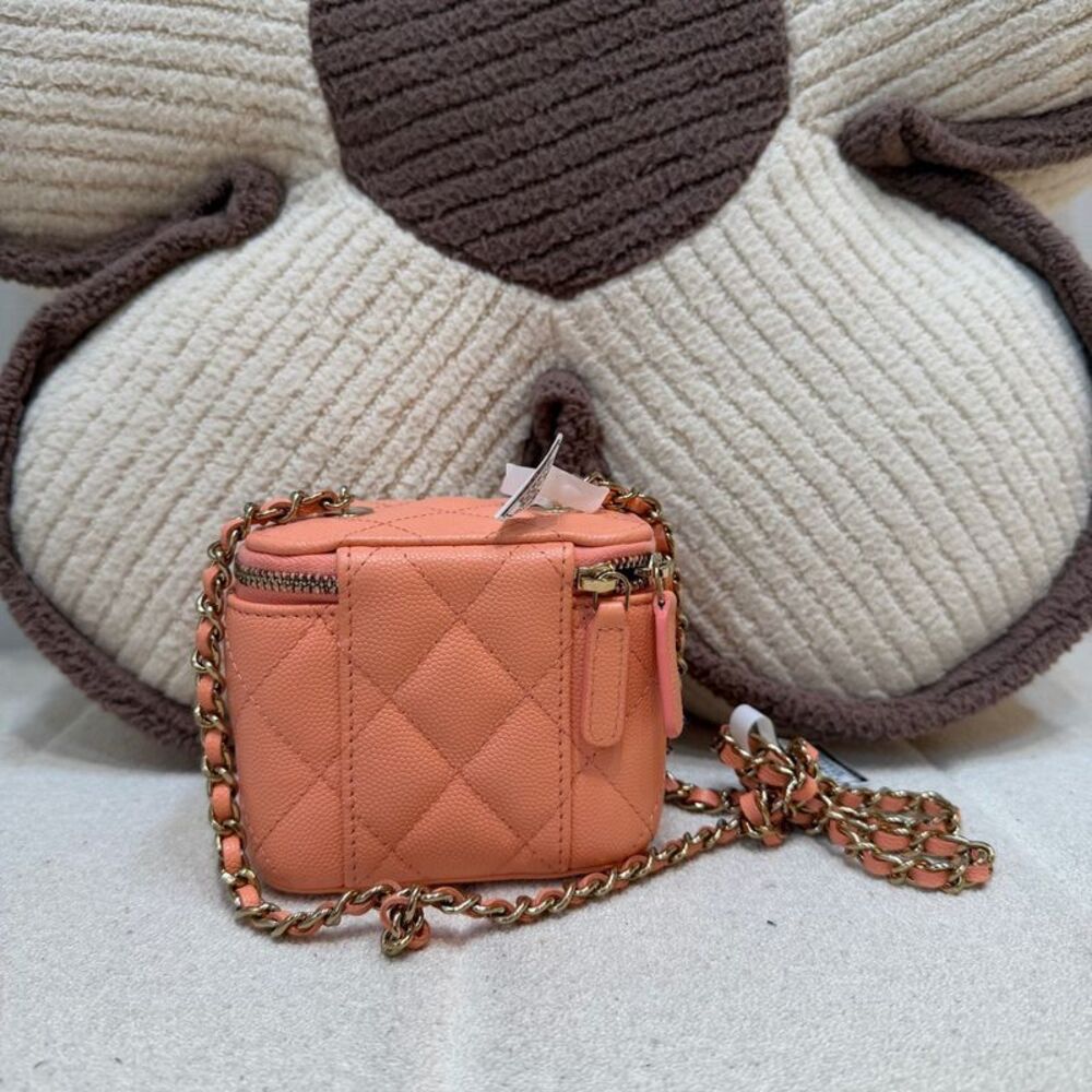 Chanel Women Pre-Loved Bag Very Good Condition - Picture 2 of 2